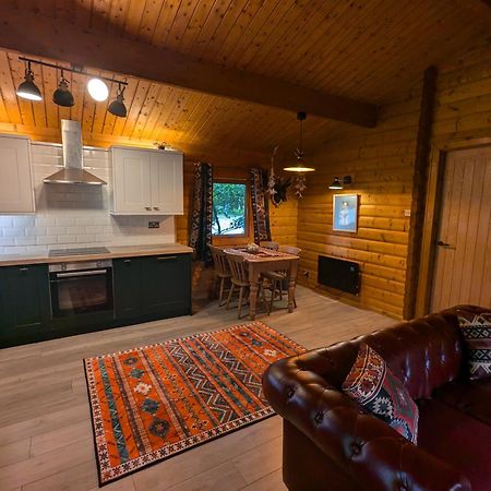 לאות' Pineshadow Lodge-Dog Friendly Kenwick Park Louth מראה חיצוני תמונה